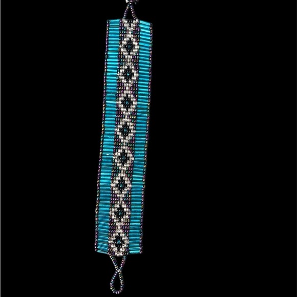 Beautiful Southwest Beaded Bracelet - Picture 1 of 3